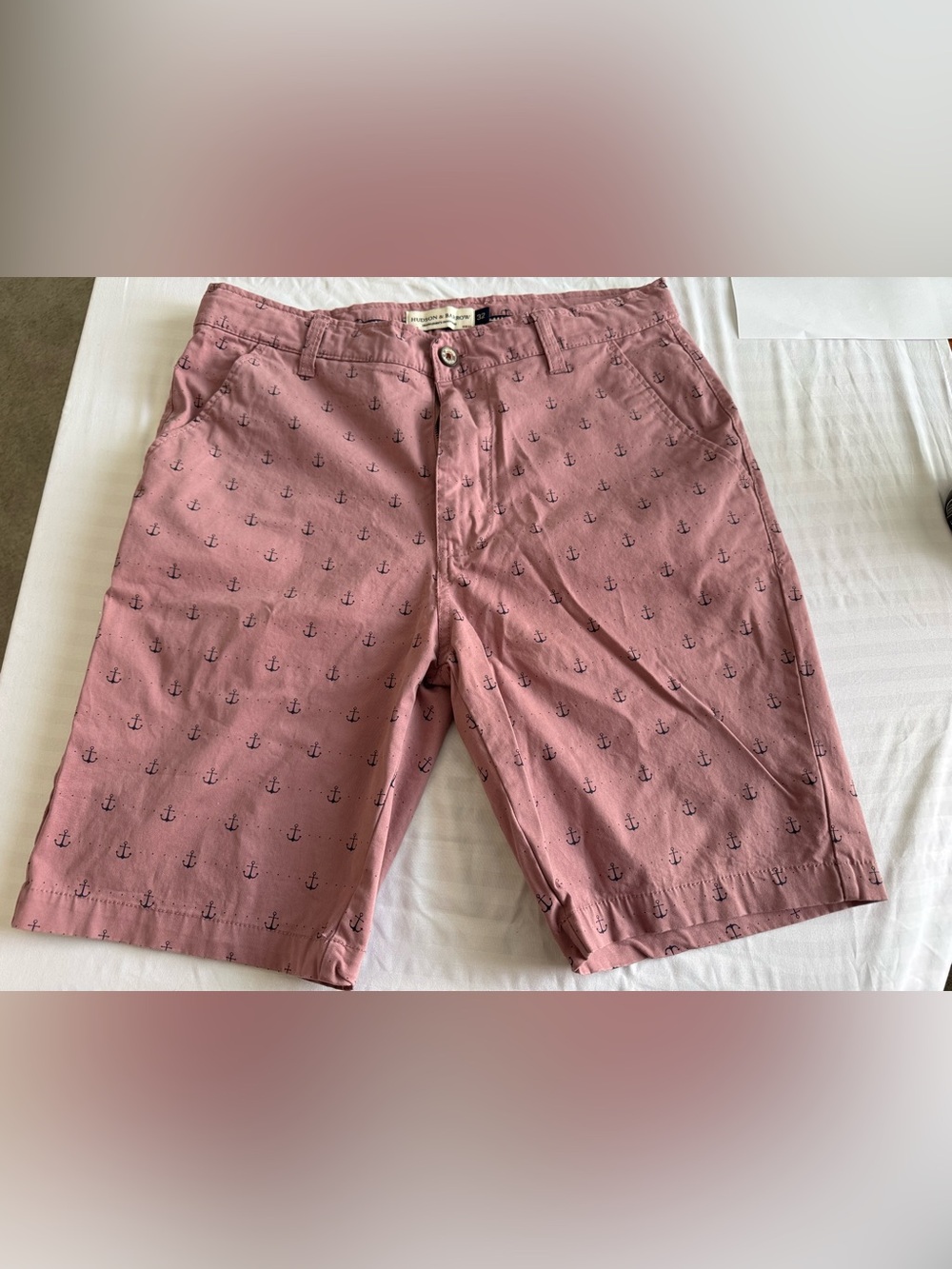 Hudson & Barrow Men's Pink Anchor-Print Chino Shorts